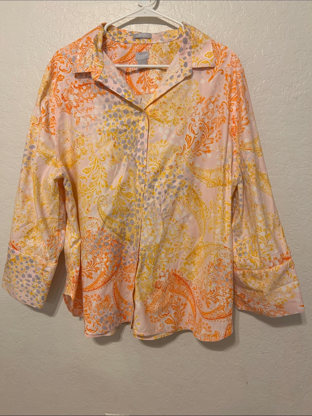 🧸Chico’s no iron Paisley Button-Up Blouse in Peach, Orange & Yellow size 4 GUC - Picture 2 of 7
